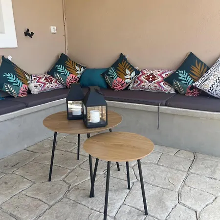 Dom wakacyjny Casa Plati 1 - Modern Escape With Pool & Garden *